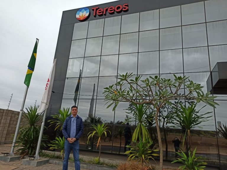 Douglas Leonardo, um elo forte entre empresa e comunidade Douglas Leonardo, um elo forte entre empresa e comunidade